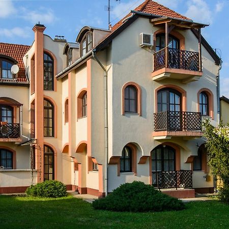 Apartamento Mi12 Eger Exterior foto
